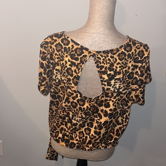 By&By leopard print top with bow detail size XXL.  Like new condition - Picture 5 of 9